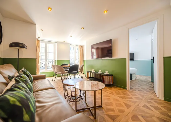 Cosy Flats- Notre Dame